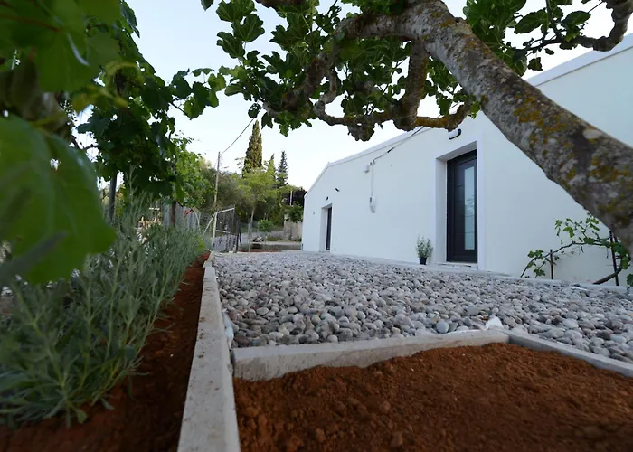Stablus House