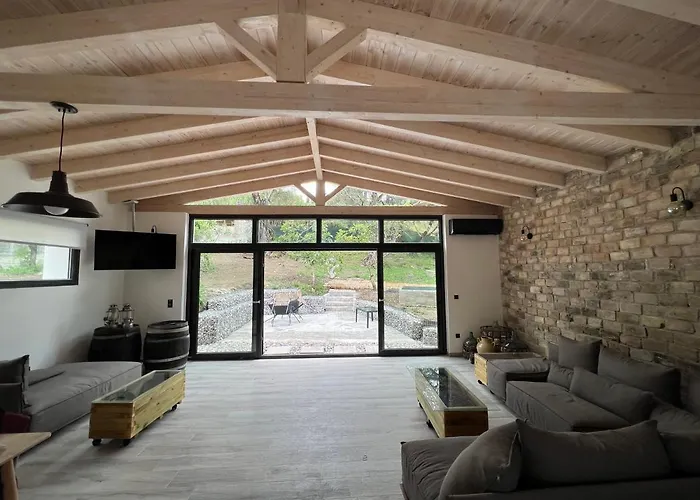Stablus House