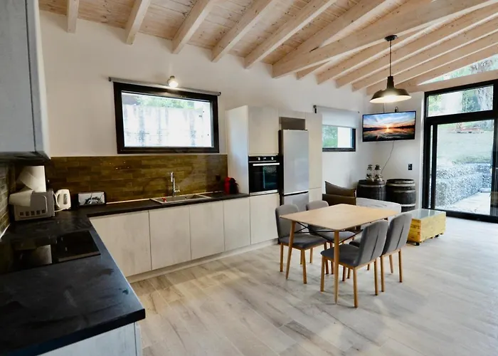 Stablus House