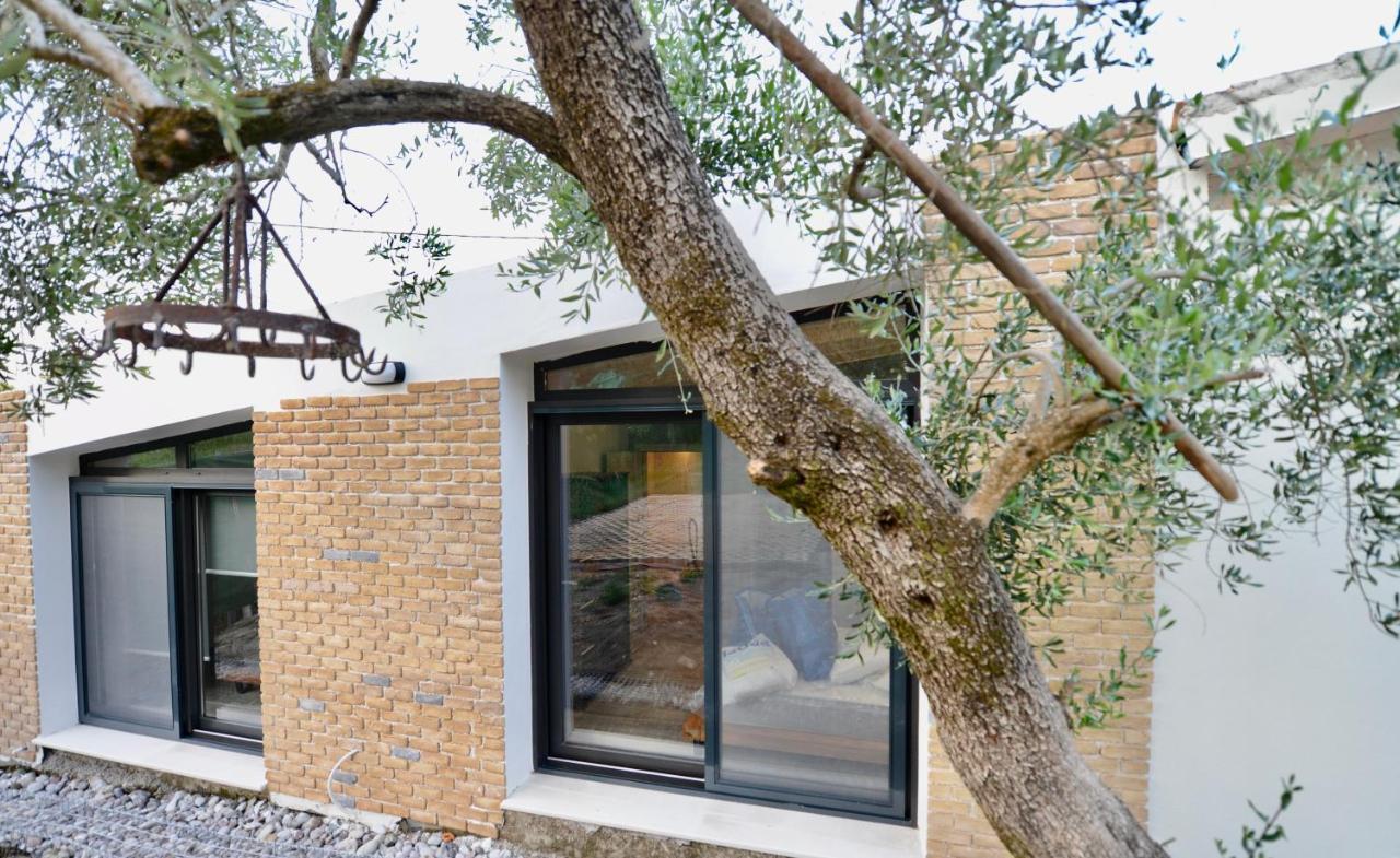 Stablus House *
