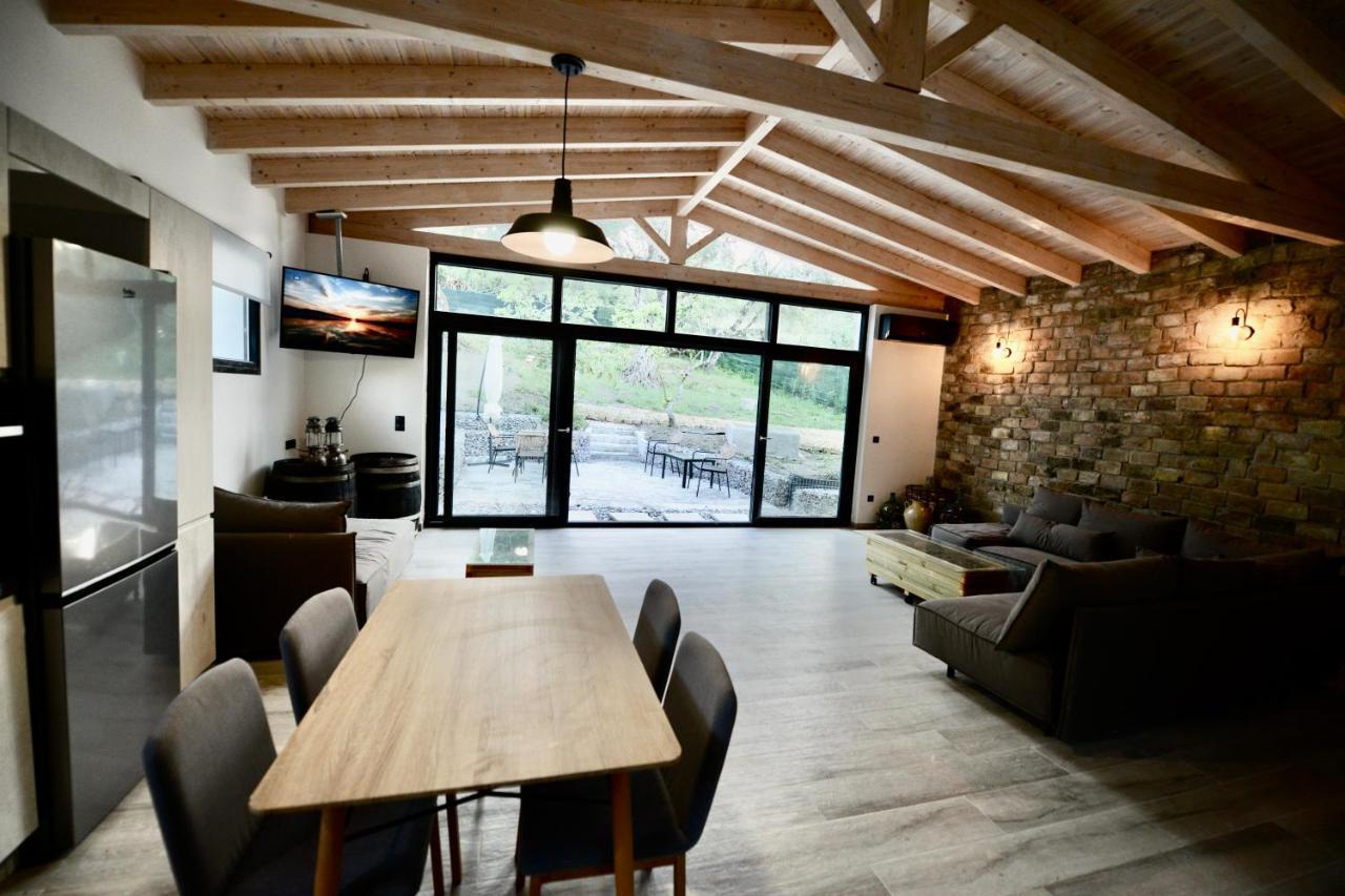 Stablus House